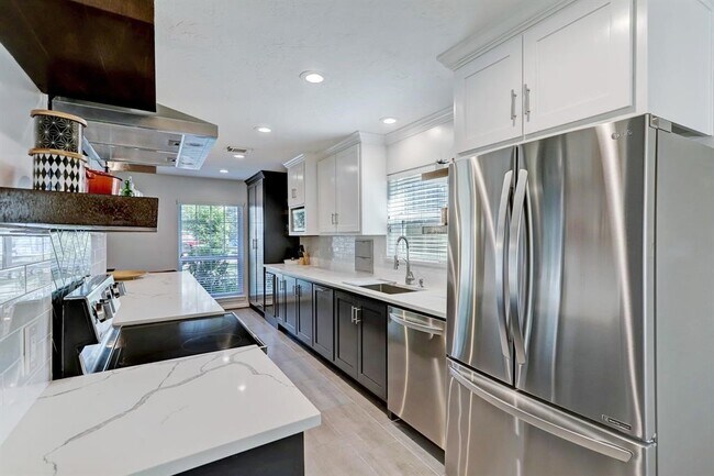 Building Photo - 9738 Derrik Dr