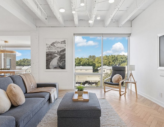 Building Photo - 1115 S Alamo St