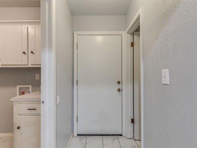 Building Photo - 3405 Woodsboro Dr