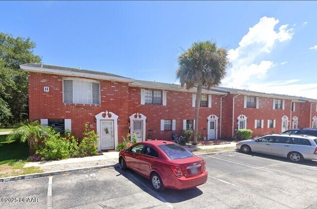 Building Photo - 2250 S Palmetto Ave