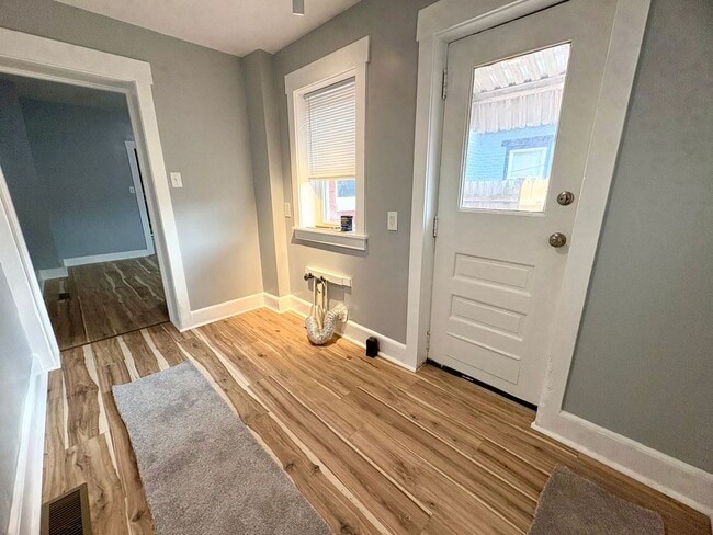Building Photo - 2 Bedroom 1 Bathroom in Lancaster!