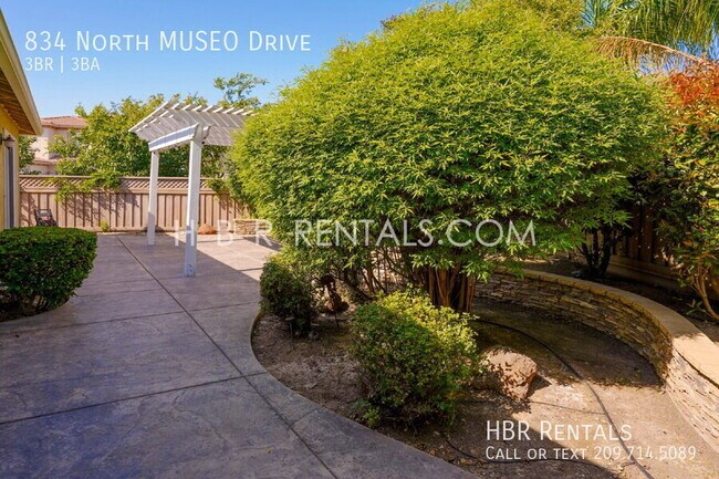 Building Photo - 834 N MUSEO Dr