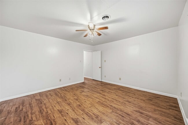 Building Photo - 435 Rollingwood St