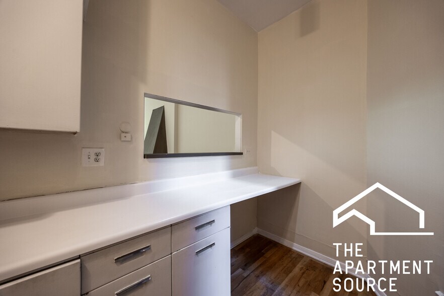 Building Photo - 1427 N Dearborn St