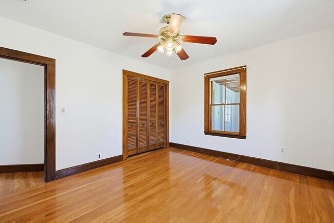 Building Photo - 267 Cherry St