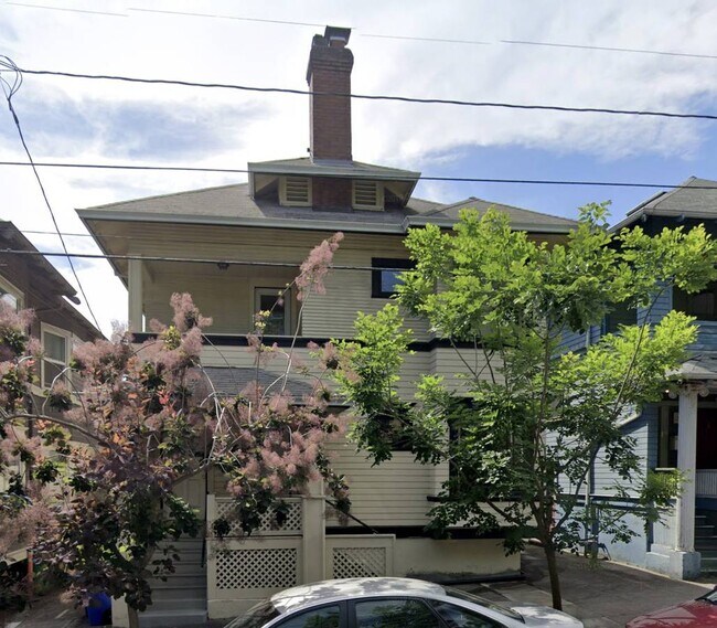 Building Photo - 409 SE 15th Ave