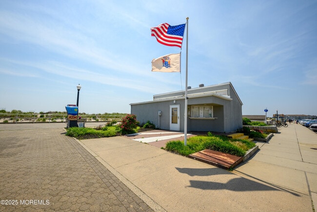 Building Photo - 107 3rd Ave