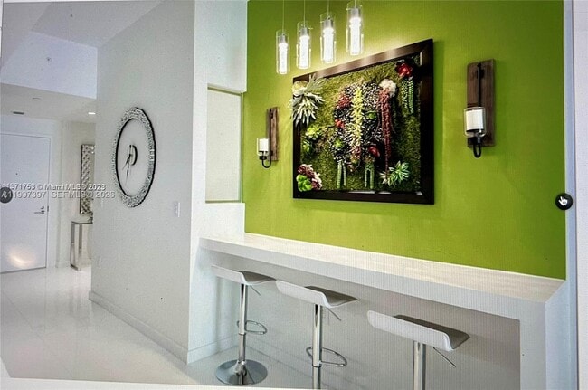 Building Photo - 851 NE 1st Ave