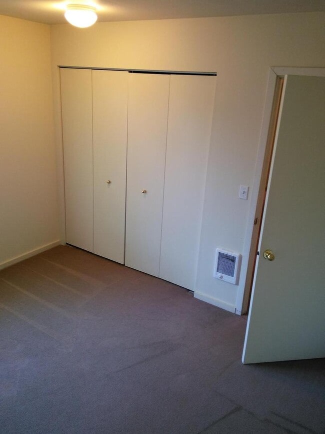 Building Photo - (560) 21st Street Duplex - 2 Bedroom / 2 Bathroom