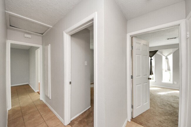 Building Photo - 12610 Chiswick Rd