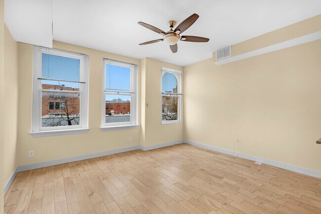 Building Photo - 212 E Chase St