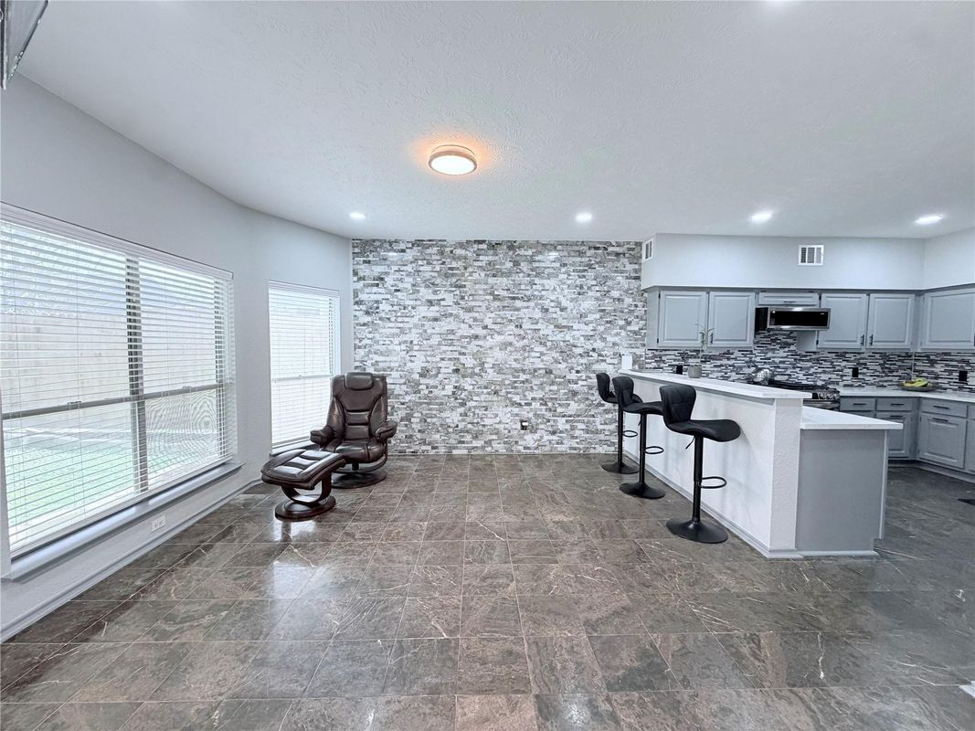 Building Photo - 7015 Puerta Vista Ln