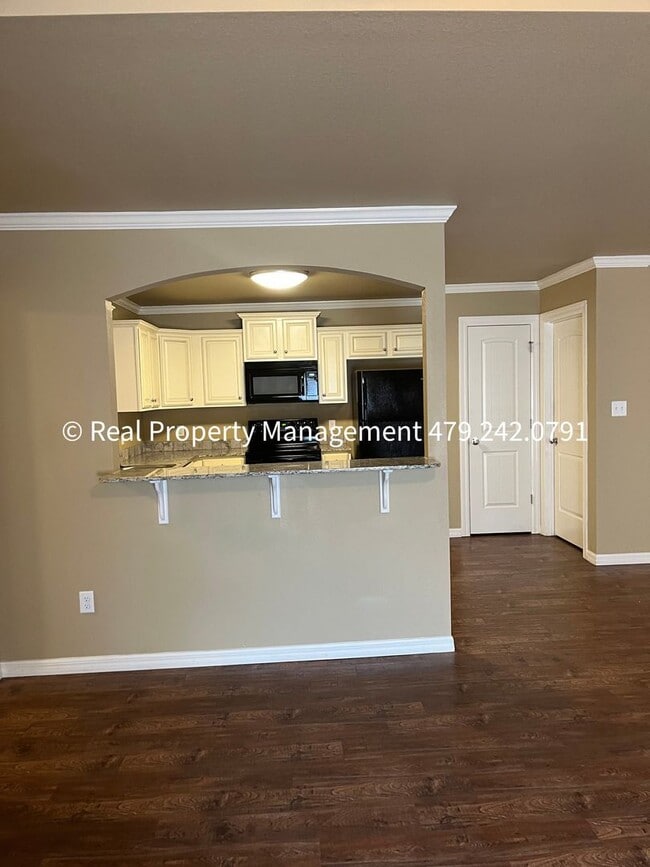 Building Photo - Very Nice 3B/2B Duplex Available NOW!