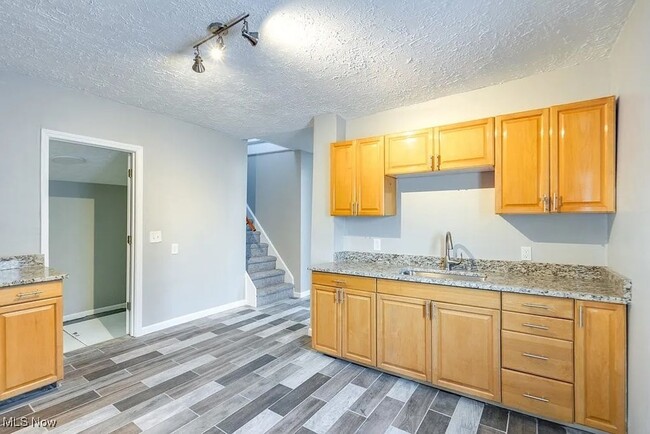 Building Photo - 3 Bedroom 1.5 Bathroom House in Lorain