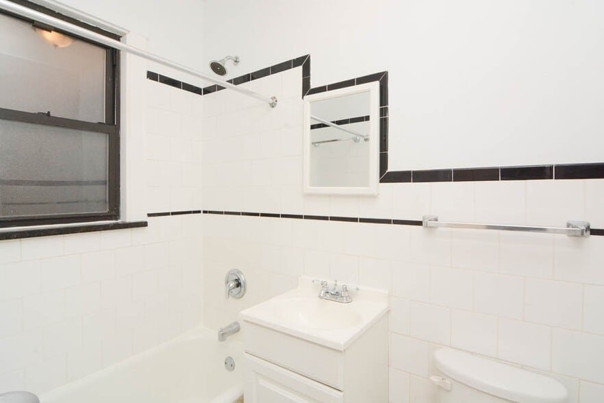 Building Photo - 2649 N Spaulding Ave