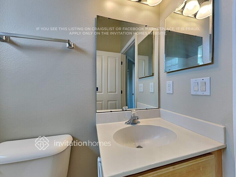 Building Photo - 1150 Helmsdale Dr