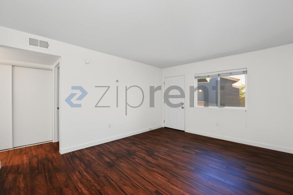 Building Photo - Unit B213