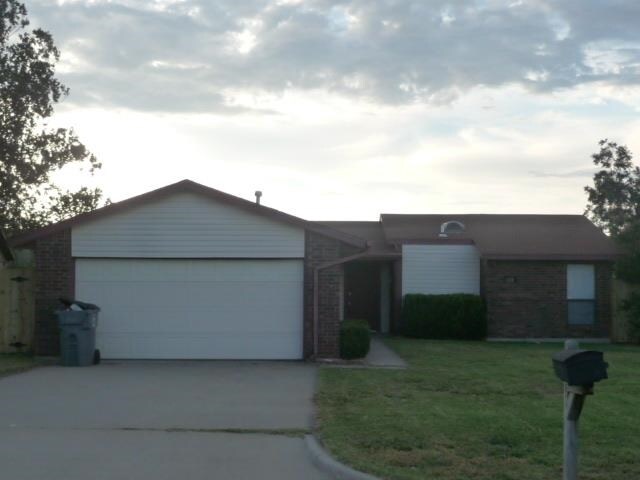 Building Photo - 114 SE Trenton Rd