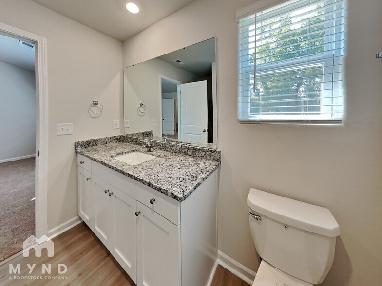 Building Photo - 218 Taverners Ln