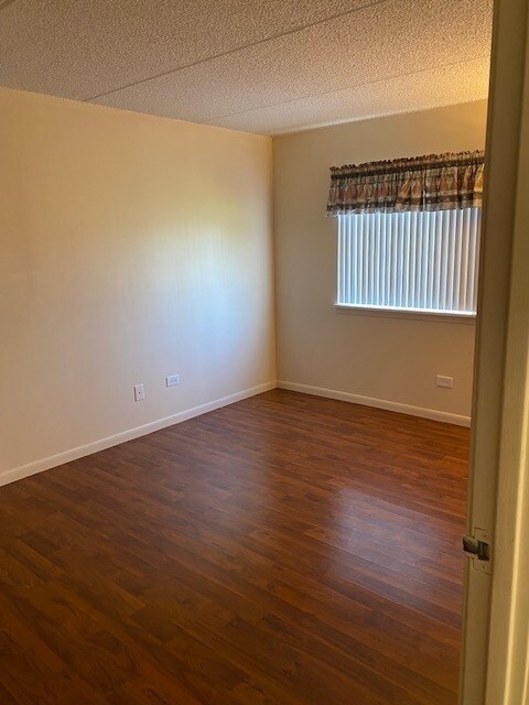 Building Photo - 5S100 Pebblewood Ln