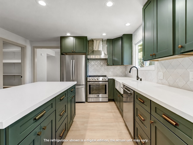 Building Photo - High-End 4-Bedroom Retreat | Designer Kitchen | Resort-Style Backyard & Pool!