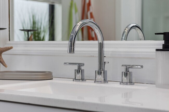 Building Photo - All Inclusive Seasonal Rental Available October 1st, 2025-March 31st 2026!