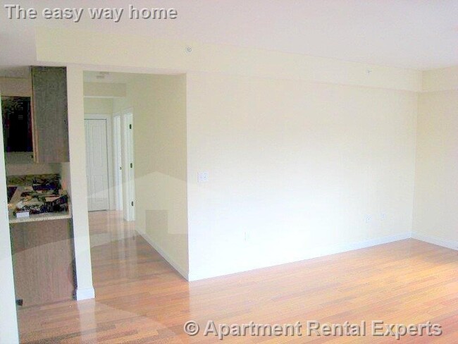 Building Photo - 43-45 Pitman St Unit #202