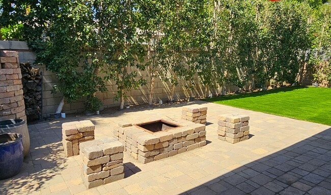 Building Photo - Gorgeous Remodeled 2 Bedrooms, 1 Bath Hous...