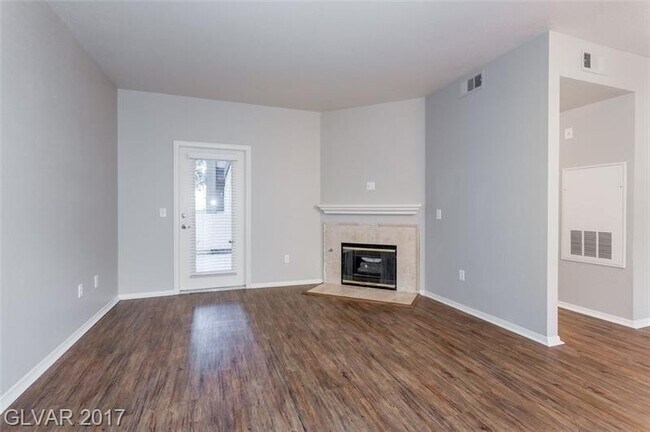 Building Photo - ? Wonderful 1-Bedroom Condo with Garage & ...