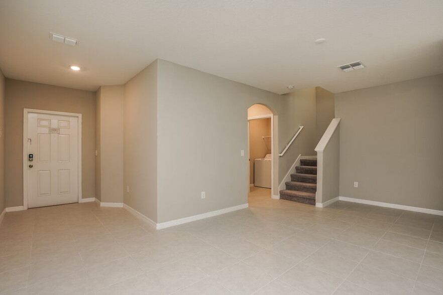 Building Photo - 7218 Spring Snowflake Ave