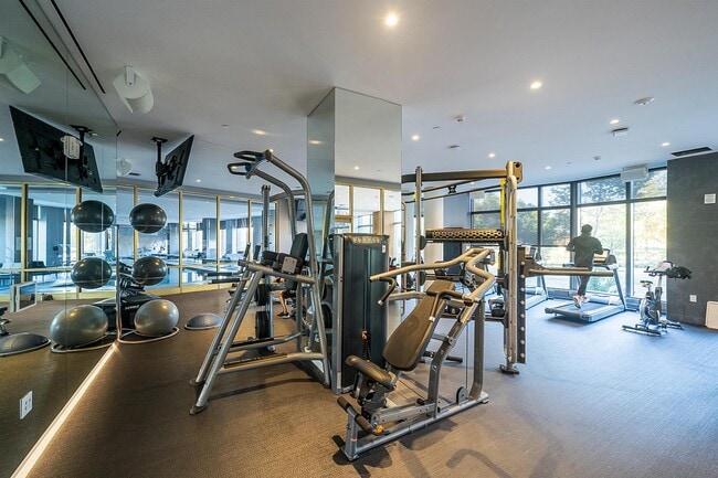 Building Photo - 75 Park Ln S