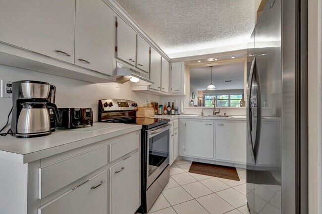 Building Photo - 5943 Areca Palm Ct