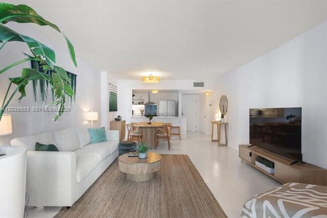 Building Photo - 2301 Collins Ave