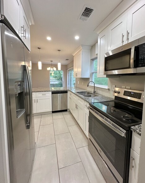 Building Photo - 4930 Farmstead Ct NE