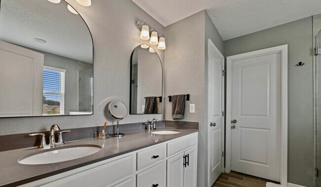 Building Photo - Gorgeous 4/ 2.5 Home in the Beautiful Lake Asbury Area of Clay County! $2,550.00