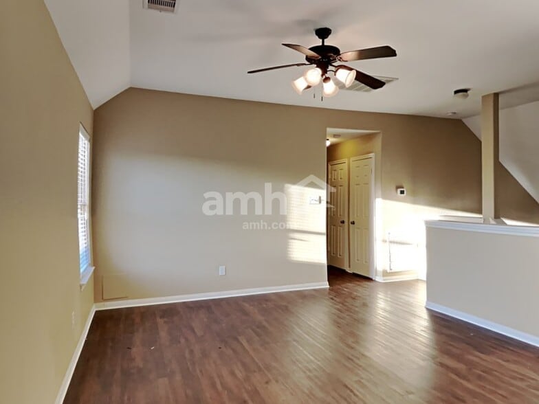 Building Photo - 5318 Rio Dr