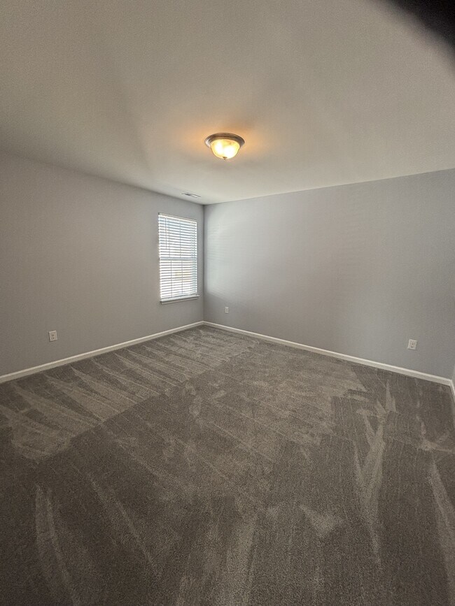 Building Photo - 145 Relict Dr