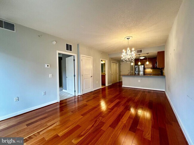 Building Photo - 888 N Quincy St