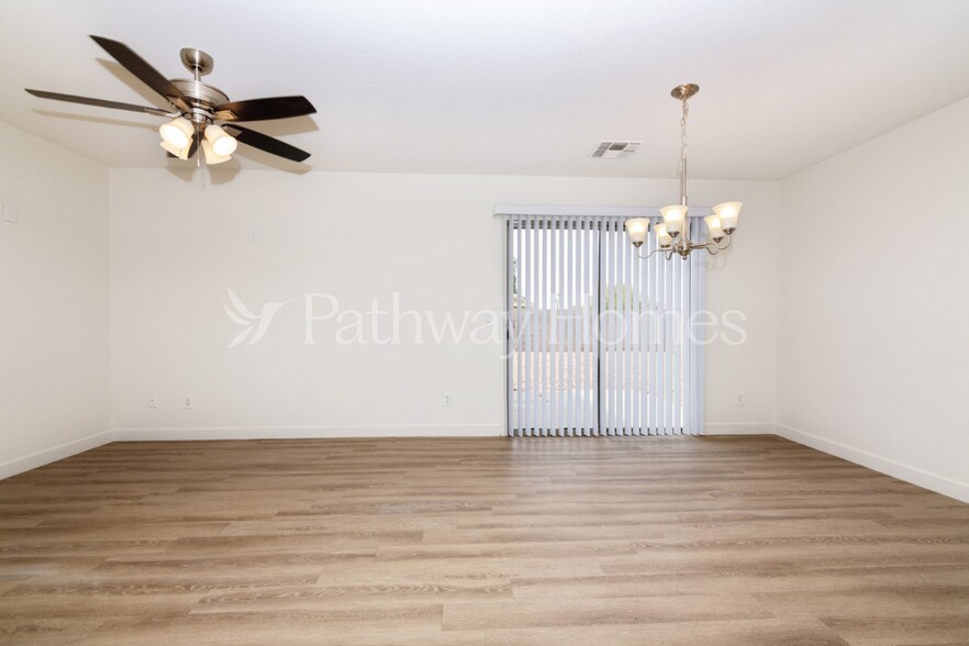 Building Photo - 8839 W Manzanita Dr