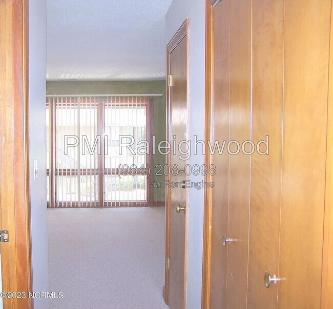 Building Photo - 220 Foxkroft Dr