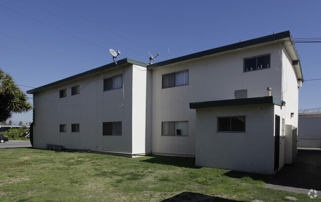Building Photo - 1300 W Valencia Dr