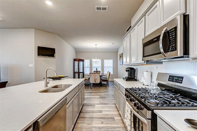 Building Photo - 5110 Morrison Dr