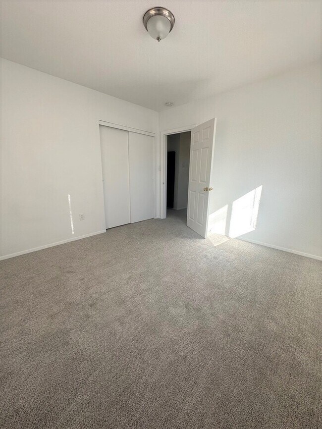 Building Photo - 2 Bedroom 1 Bath House