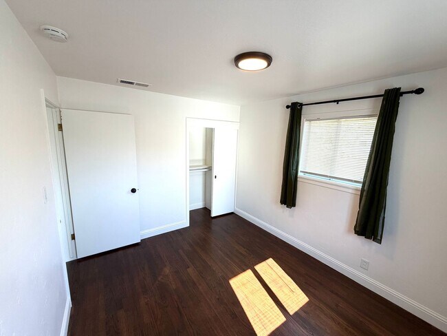 Building Photo - Charming 3-Bed, 1-Bath West Sacramento Home – Updated with Solar!