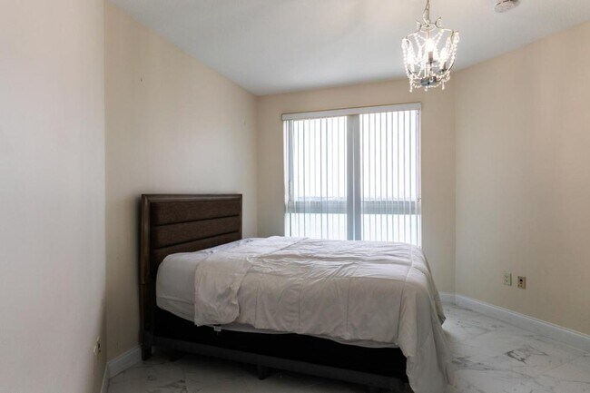 Building Photo - 231 Riverside Dr