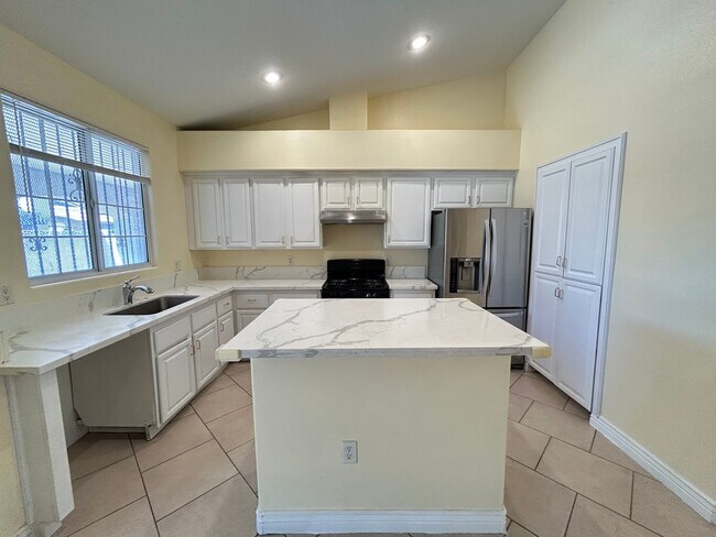 Building Photo - Single Story Home with No HOA