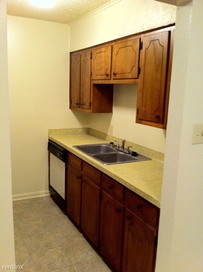 Building Photo - 1615 Wellerman Rd