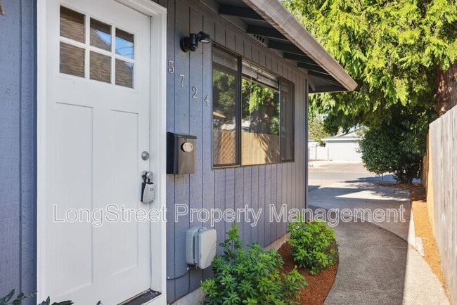 Building Photo - 5726 SE 83rd Ave