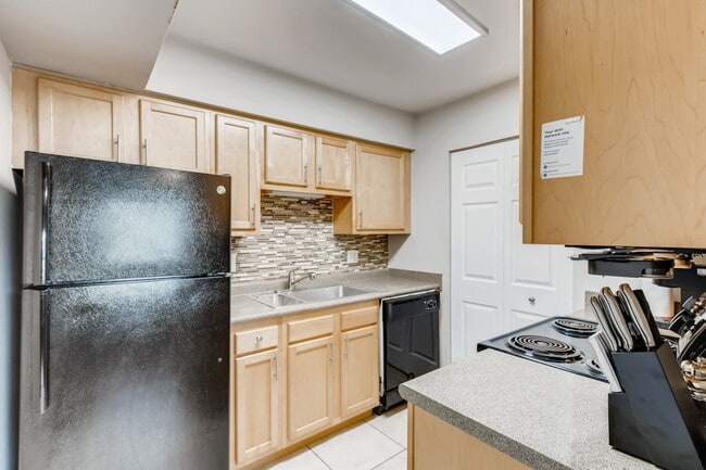 Primary Photo - 10501 3rd St N