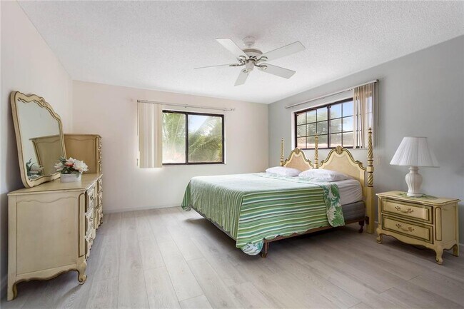 Building Photo - 470 NW 38th Ave